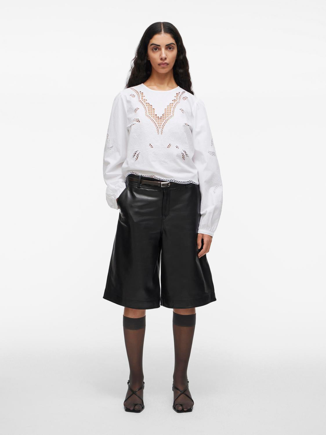 model_shot-front_full